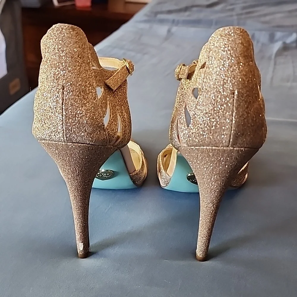 Betsy Johnson gold heels - Picture 2 of 3